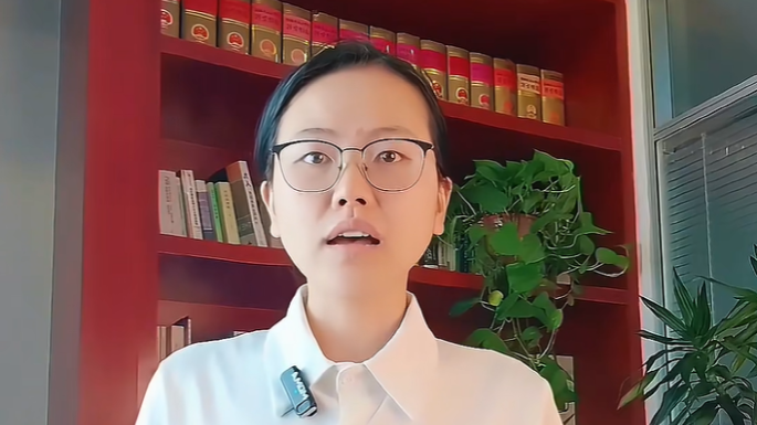 欠钱是去找他还是去告他？